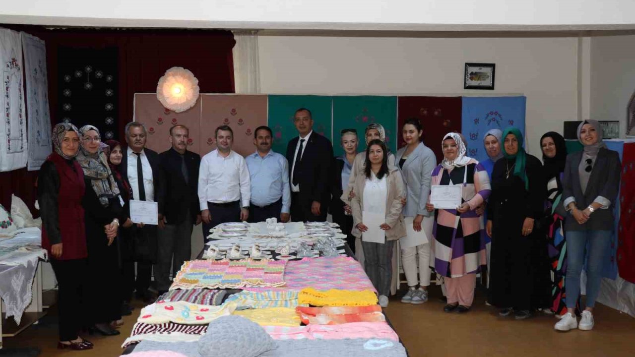 Günyüzü Halk Eğitim Müdürlüğünde yıl sonu sergisi
