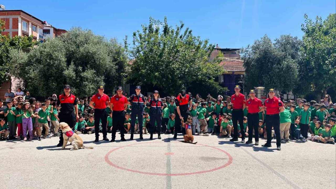 Aydın’da jandarma ekipleri ilkokul öğrencileriyle buluştu