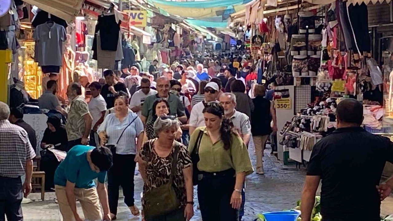 Kemeraltı Çarşısı’nda Kurban Bayramı hareketliliği