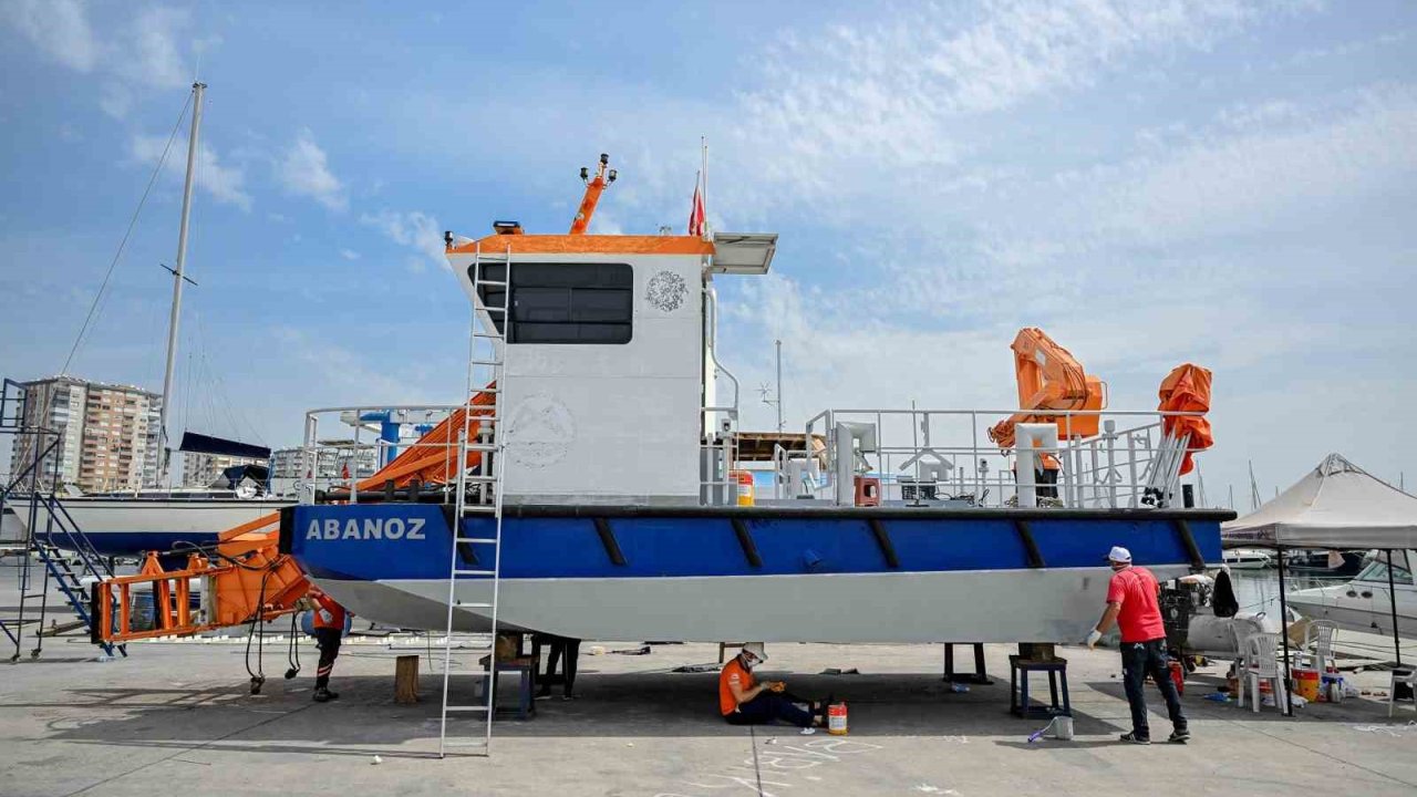 Mersin Büyükşehir Belediyesi, deniz araçlarının bakımını kendi personeliyle yapıyor