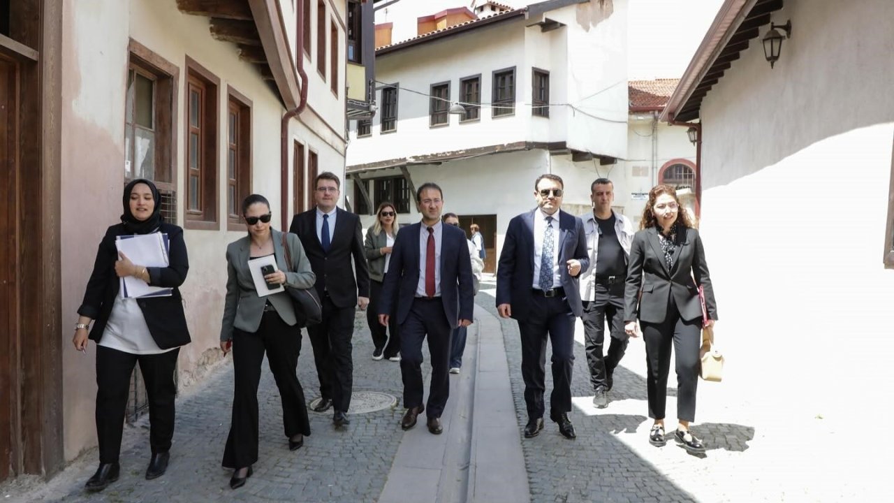 Kütahya’da ’Pekmez Pazarı Sokak Sağlıklaştırma Projesi’ yerinde incelendi