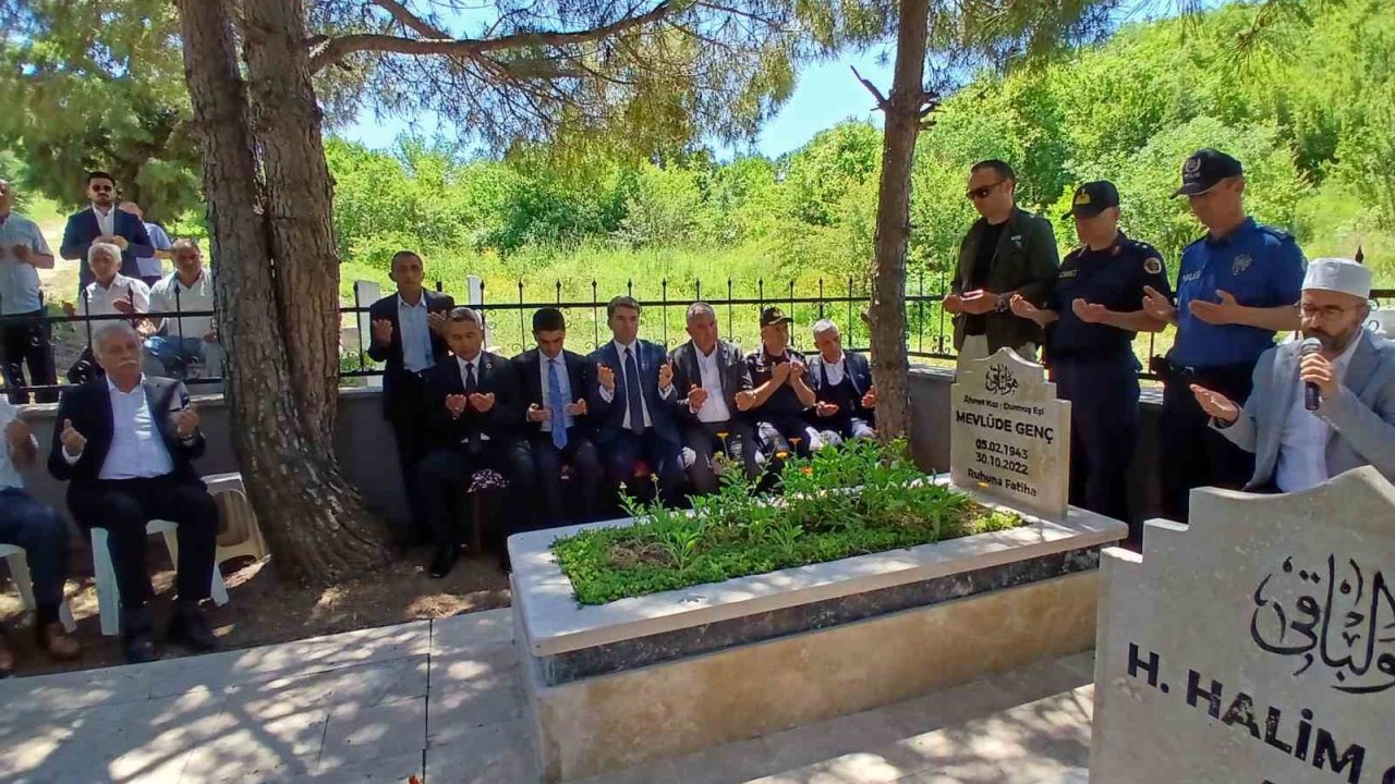 Solingen faciasında hayatını kaybedenler Amasya’da mezarları başında anıldı