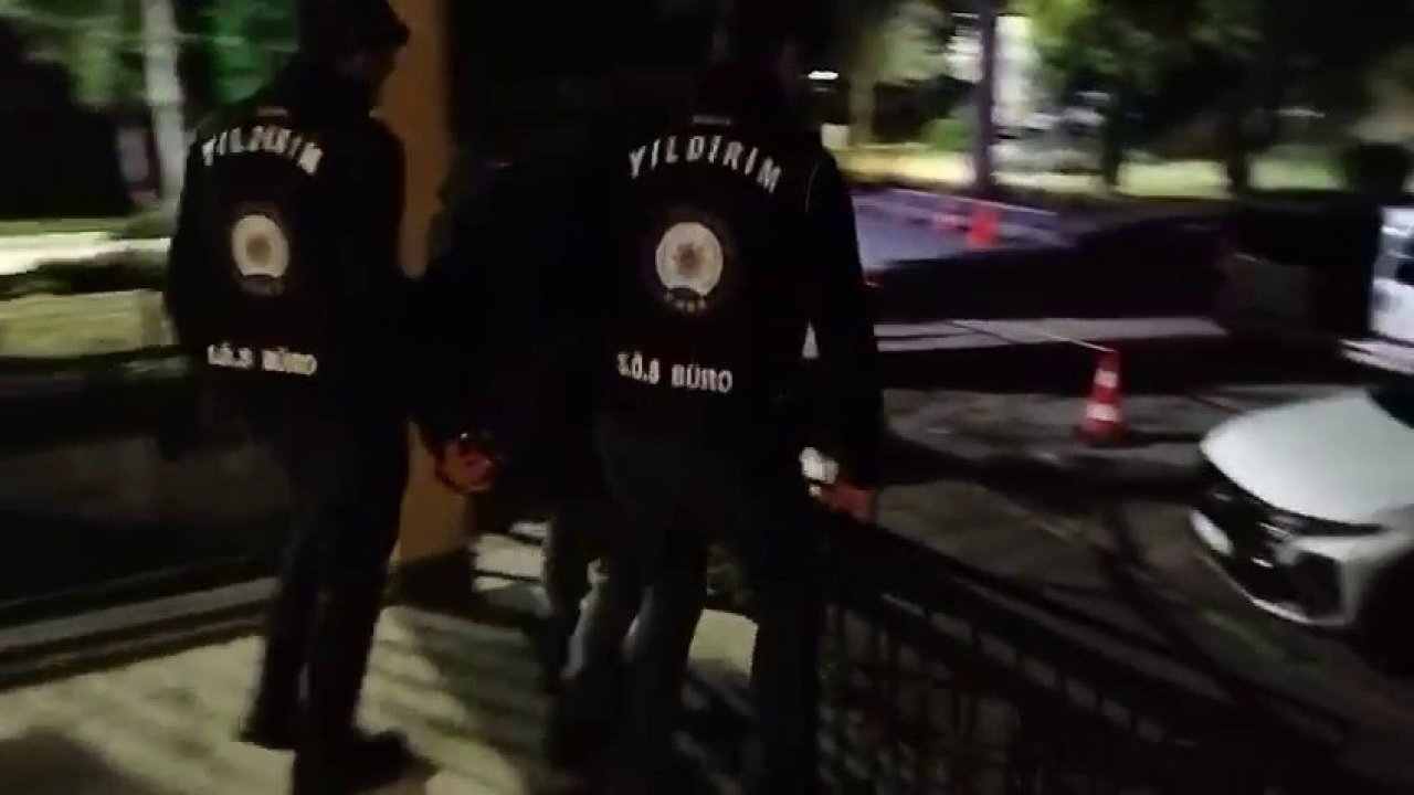 Bursa’da 27 yıl hapis cezasıyla aranan şüpheliye baca deliğinden operasyon yaptılar