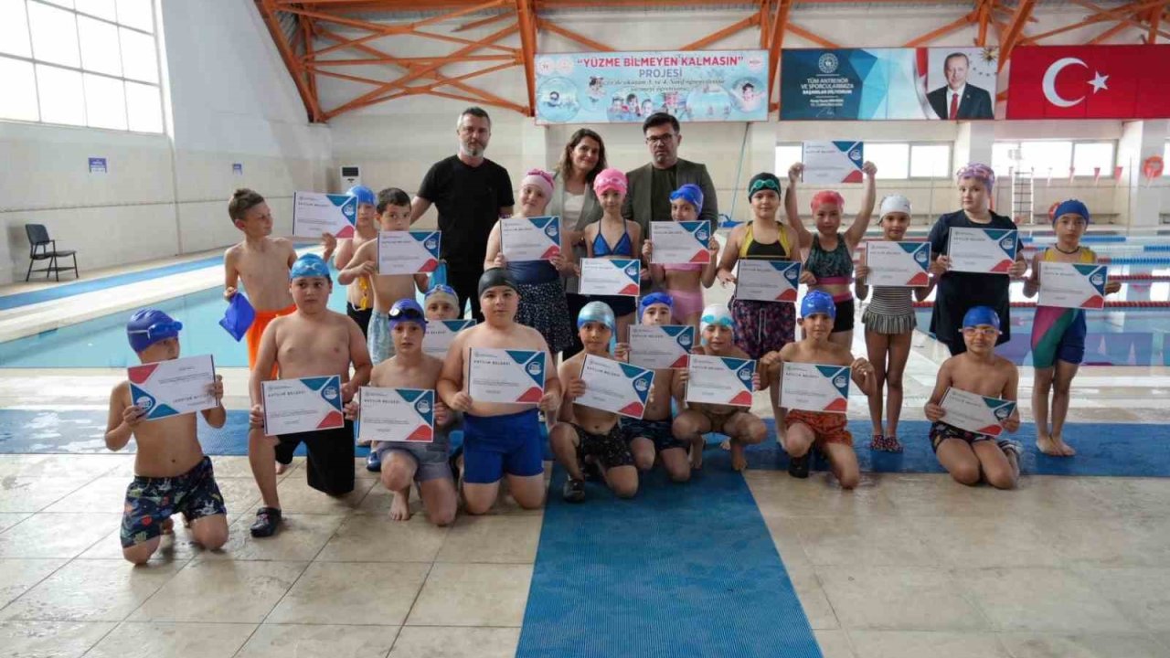 Yüzmeyi öğrendiler