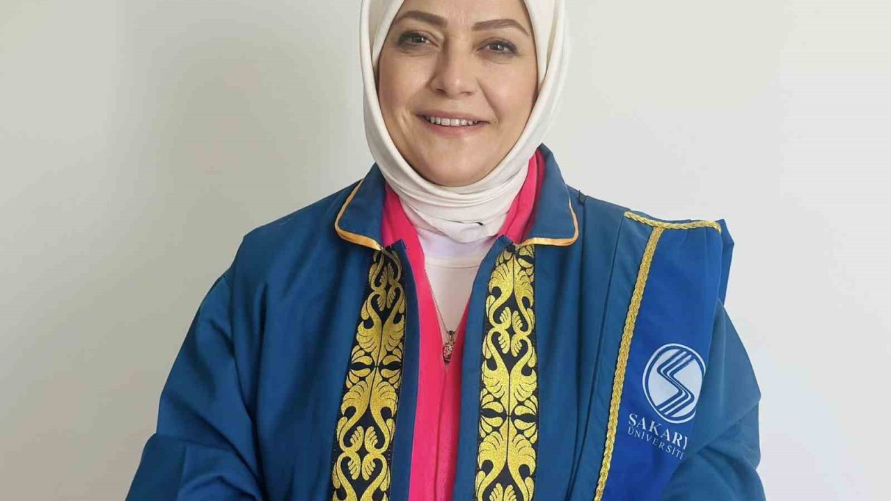 Cübbe giyen Milletvekili Ün ‘Bilim Doktoru’ unvanına sahip oldu