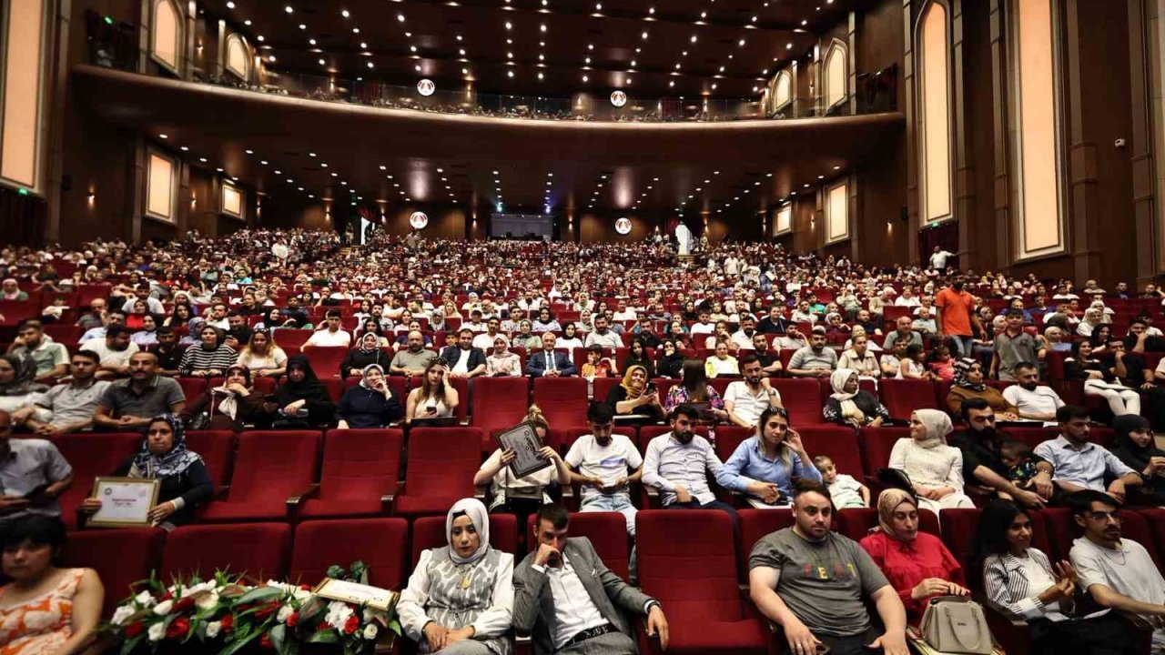 Evlilik Okulu’nda eğitim gören bin 120 çift daha sertifikasını aldı