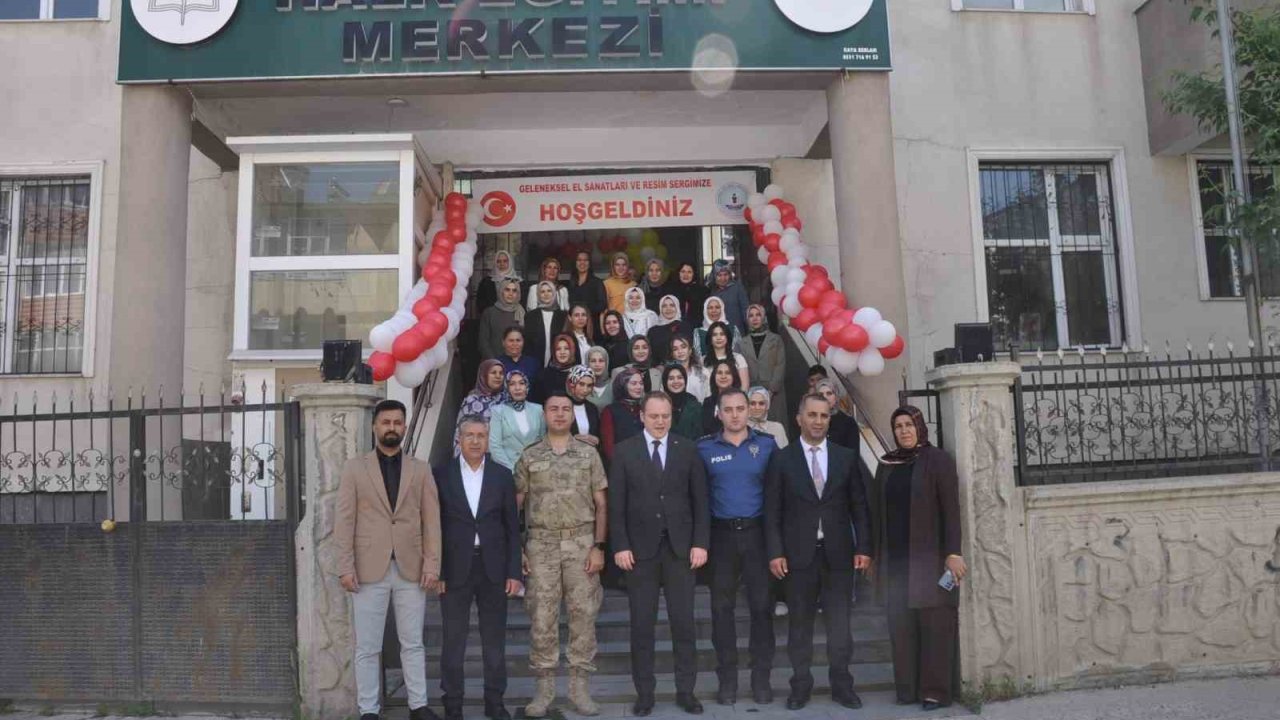 Bulanık’ta yıl sonu sergisi