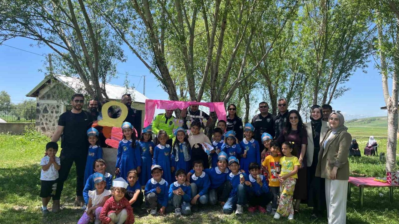 Hınıs’ta ’Beraber bir dondurma yemeyelim mi?’ etkinliği
