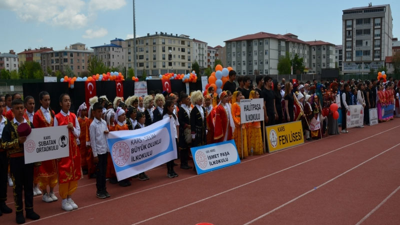 Kars’ta Halk Oyunları Şenliği