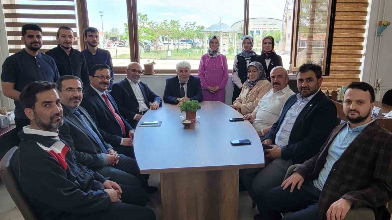 Diyanet yetkililerinden Afyonkarahisar Diyanet Gençlik Merkezi’ne ziyaret