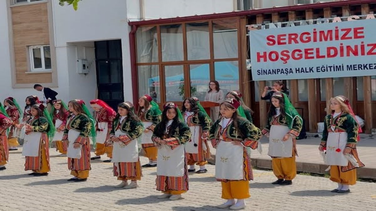 Sinanpaşa’da Hayat Boyu Öğrenme Haftası Yıl Sonu Sergisi açıldı
