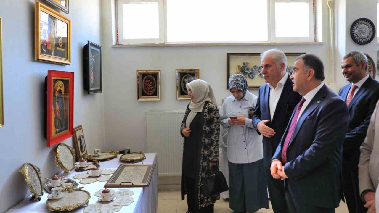 Hayat Boyu Öğrenme Haftası etkinlikleri el sanatları sergisiyle sona erdi