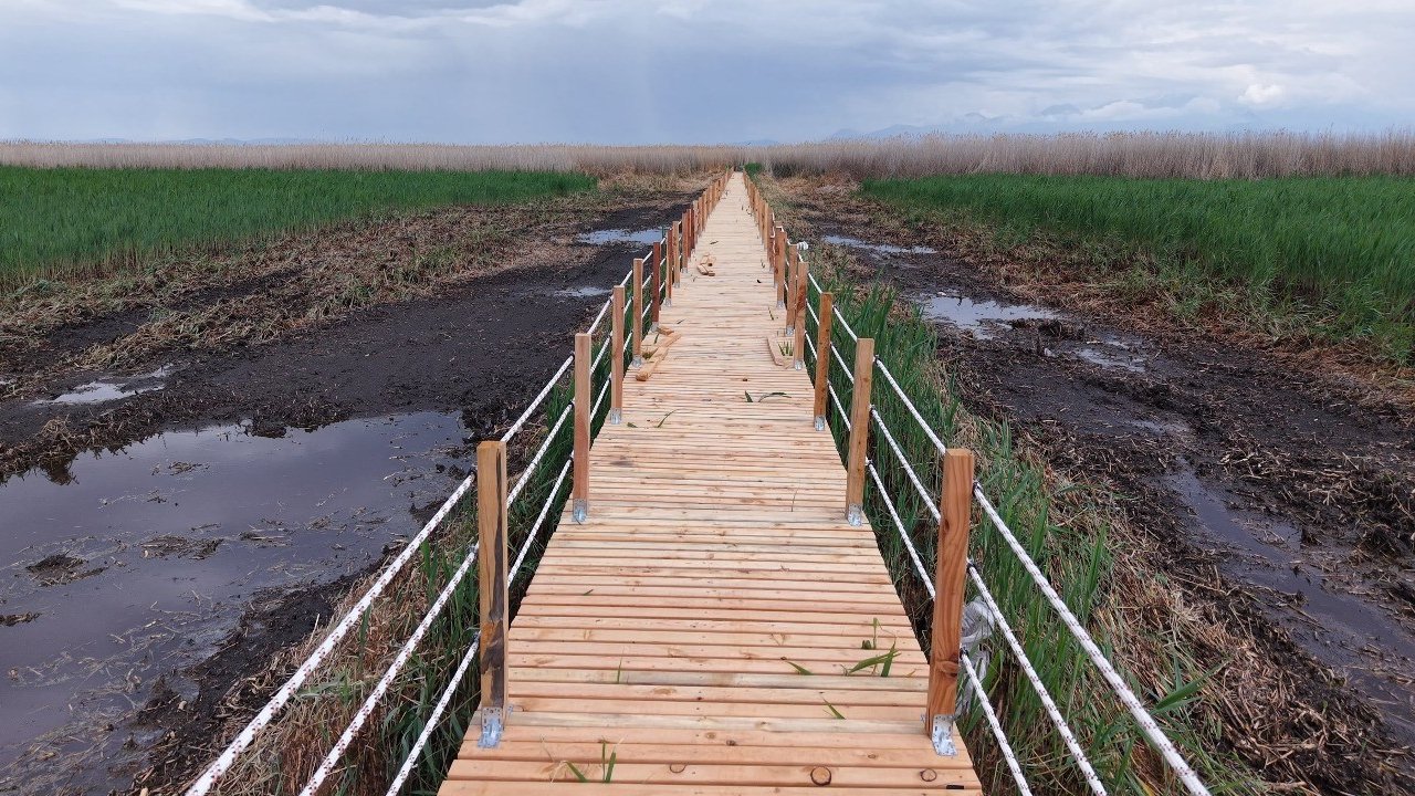 Büyükşehir, Sultan Sazlığı’ndaki yol yenileme çalışmasını tamamladı