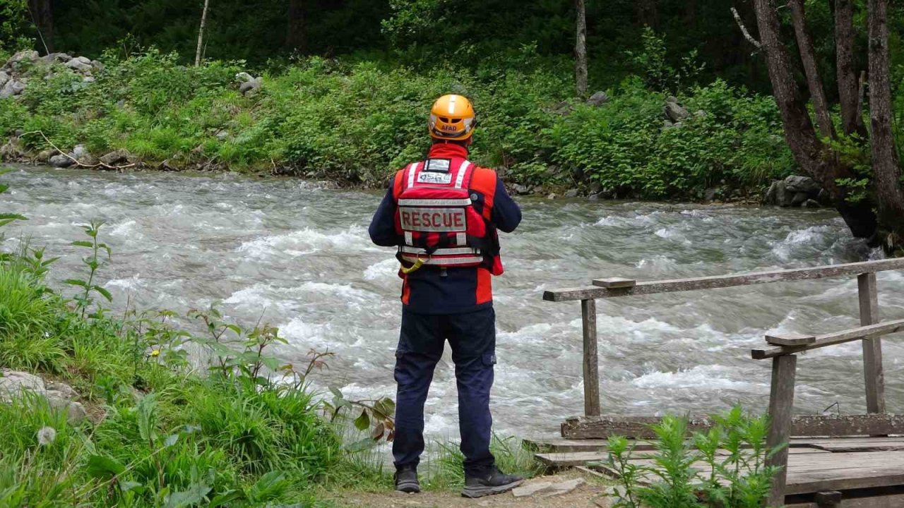Suudi Arabistan uyruklu çocuğu düştüğü derede 5 gündür arıyorlar