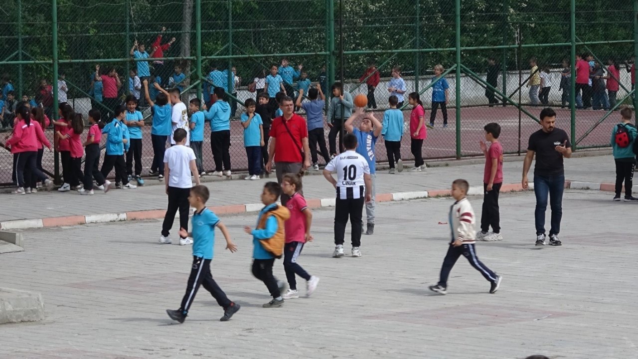 Tavşanlı’da çocuklar geleneksel oyunlarla coştu