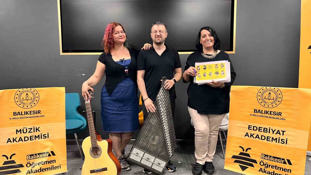 Balıkesirli öğretmenler, ’Şiirle Şarkı, Şarkıyla Şiir’ okudular