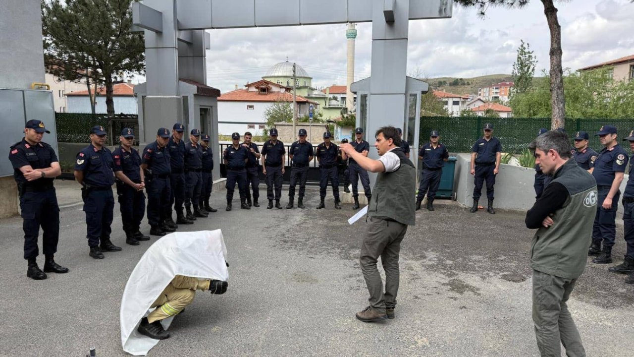 Jandarma Komutanlığı personeline yangın eğitimi verildi