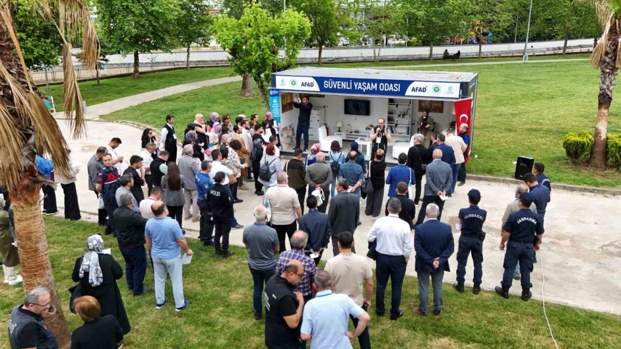 Kandıra’da depreme hazırlanan gönüllüler, sahada tehlikeleri analiz etti