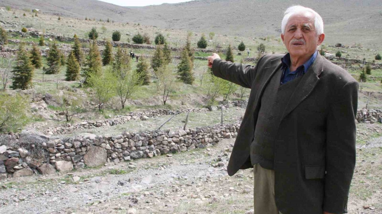 Konya’da binlerce fidanı toprakla buluşturan Orman Dede’ye veda