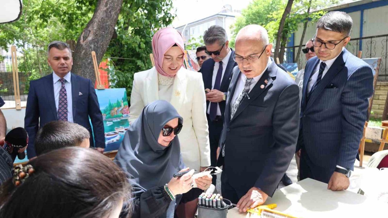 Ağrı’da kursiyerler el emeği ürünlerini sergiledi