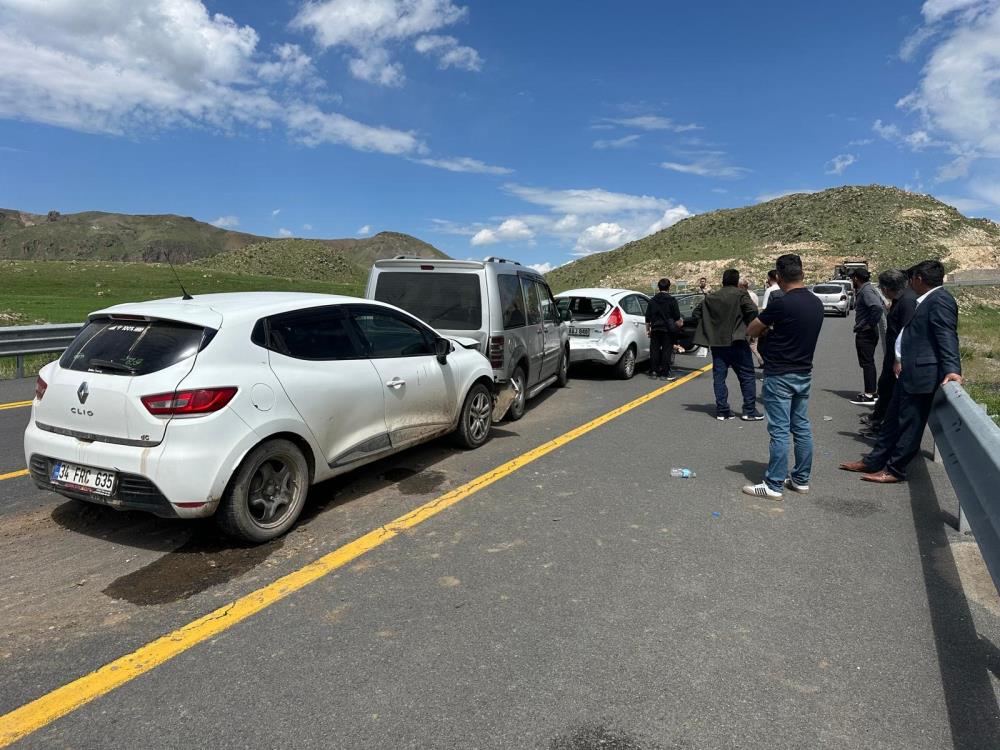 Kağızman’da cenaze konvoyunda kaza: 1 yaralı