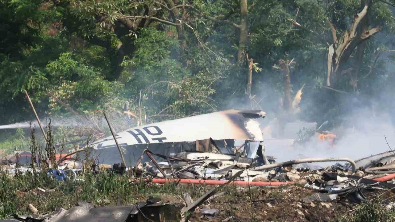 Güney Kore’de devriye uçağının düşme anının görüntüsü ortaya çıktı
