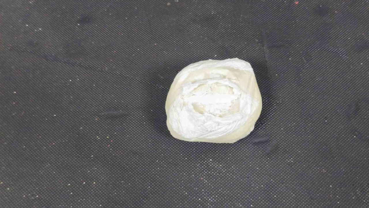 Düzce’de 15 suç kaydı bulunan şüpheli, 125 gram uyuşturucu ile yakayı ele verdi