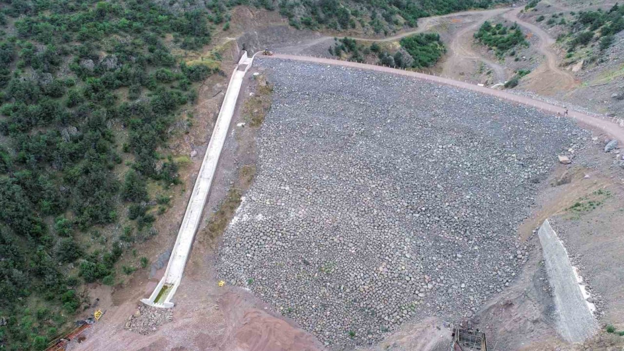 Saraycık Göleti’nin gövde dolgusu tamamlandı