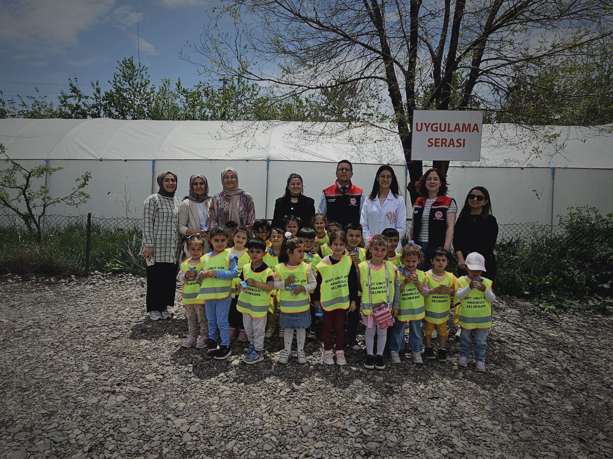 Selim'de Minik Eller Toprakla Buluştu