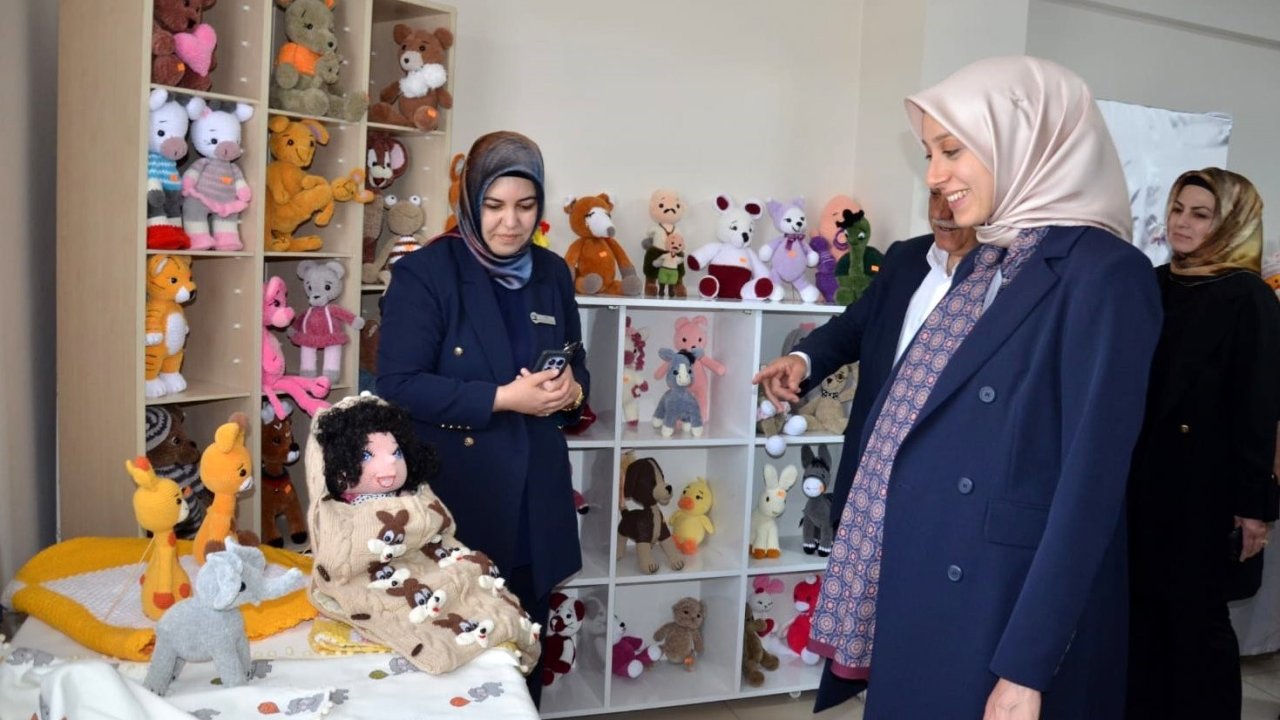 Tercan’da el emeği göz nuru ürünlerden oluşan sergi açıldı