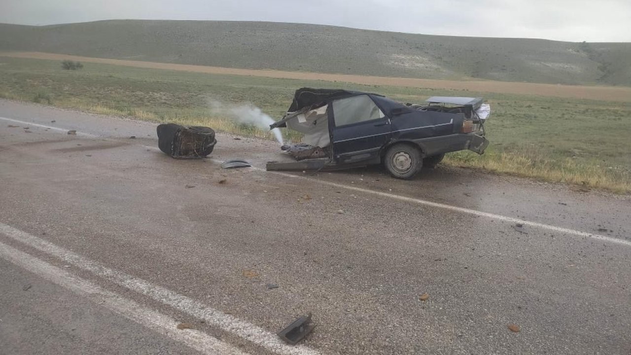 Ankara’da karşı yönlerde seyreden tırla otomobil çarpıştı: 1 ölü
