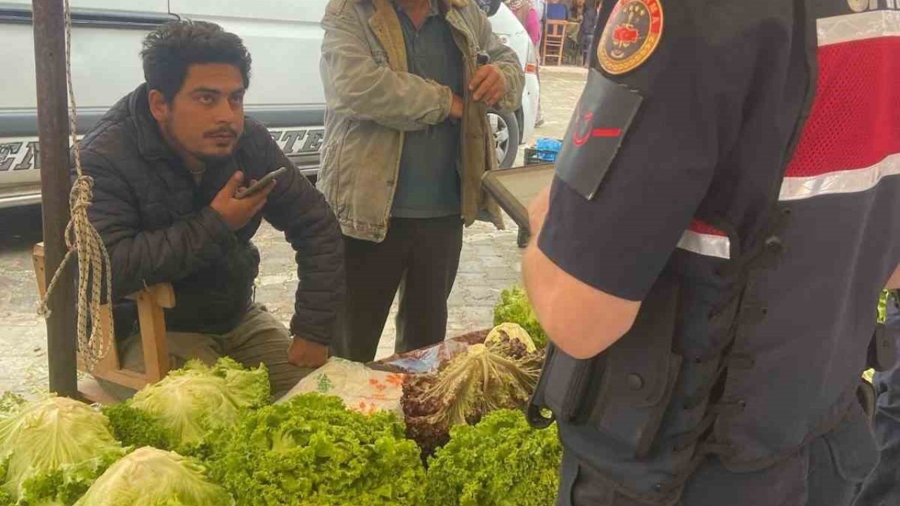 Jandarmadan pazarda hırsızlık ve sahte para denetimi