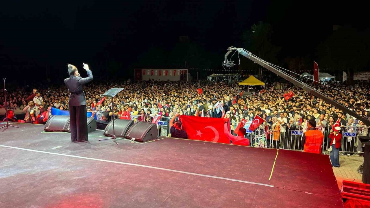 FÜ 50. yıl festivali Azerin’in unutulmaz konseriyle sona erdi