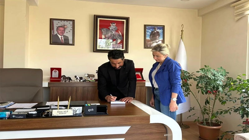 Kars Damızlık Sığır Yetiştiricileri Birliğinden Kızılay'a kurban bağışı yapıldı