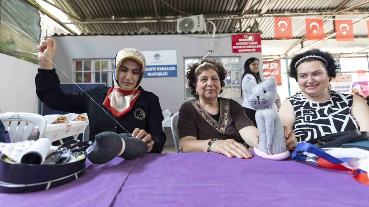 Mersin’de kadınlar ’Evimiz Atölye’ ile üretiyor