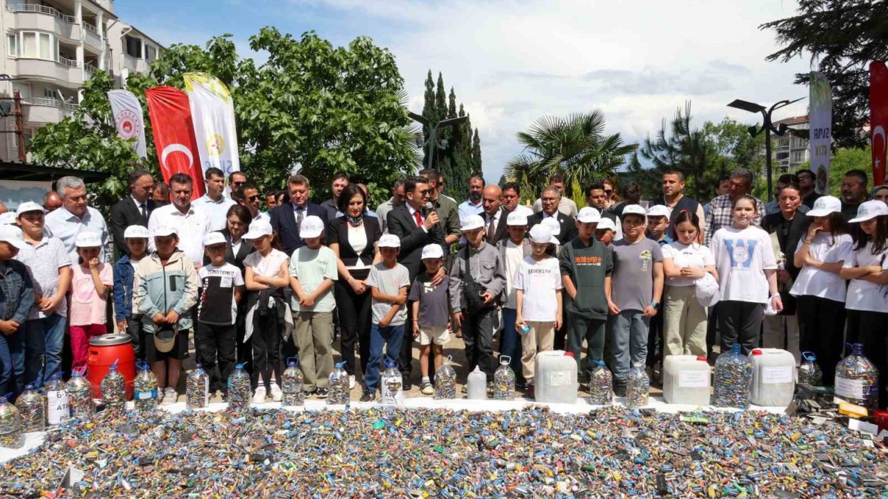 Bilecik’te öğrenciler 2 bin 543 kilogram atık pil topladı