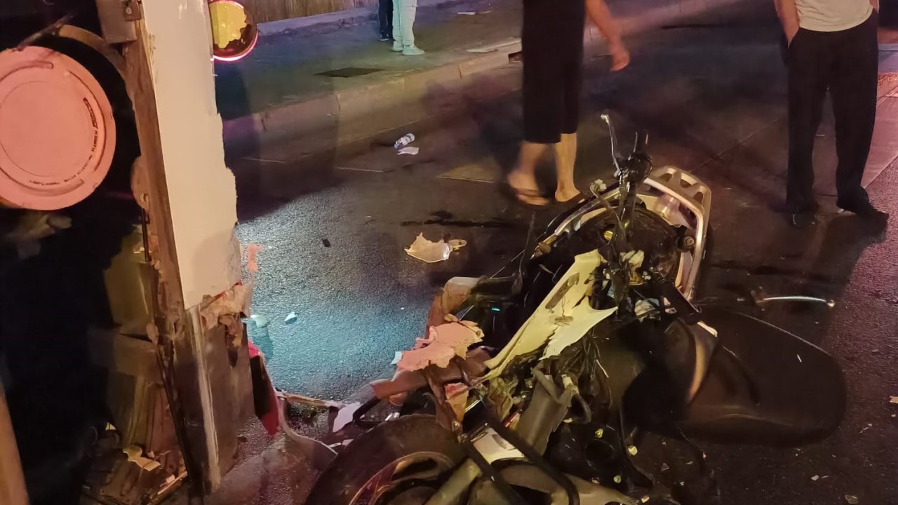 Alanya’da kırmızı ışıkta bekleyen otobüse çarpan motosikletin sürücüsü hayatını kaybetti