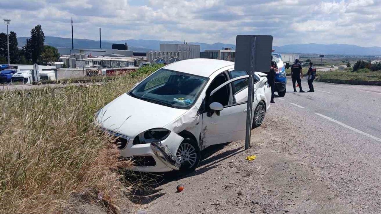 Gönen’de iki aracın çarpıştığı kazada 3 kişi yaralandı
