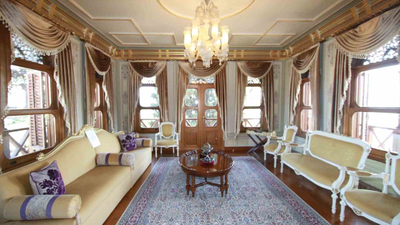 133 yıllık tarihi konakta zamanda yolculuğa çıktılar