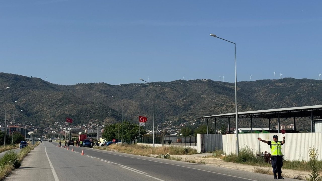 Koçarlı’da jandarmadan huzur denetimi: Araçlar ve şahıslar tek tek sorgulandı