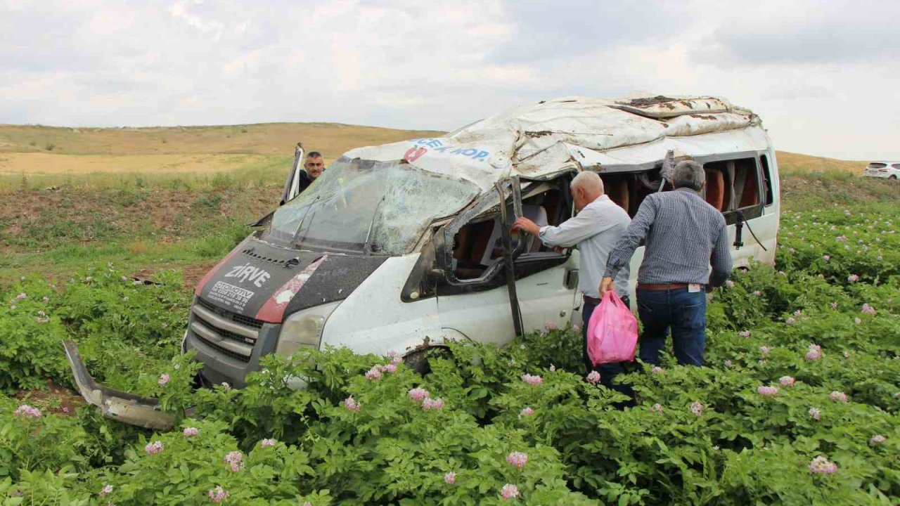 Amasya’da minibüs tarlaya uçtu: 1 ölü, 4 yaralı
