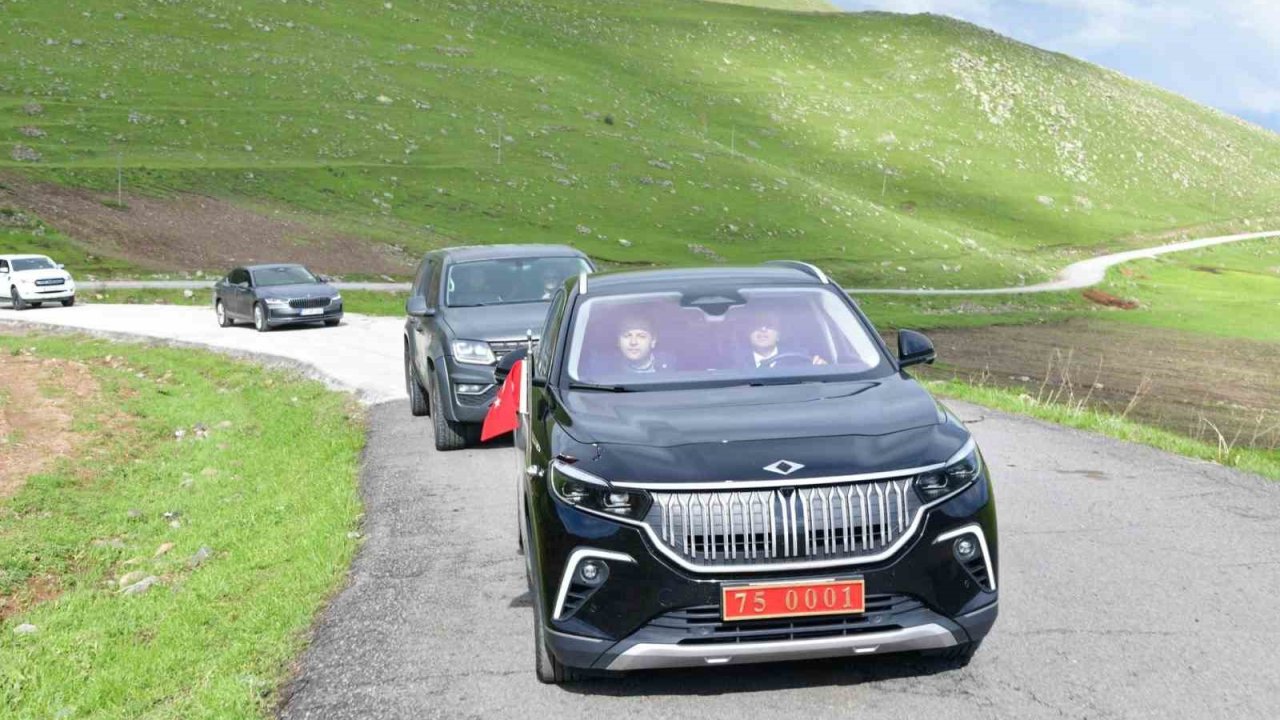 Ardahan’da köy yolları asfalt yerine beton kullanılarak yenileniyor