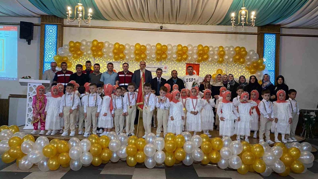 Miniklerin kapanış programı dikkat çekti