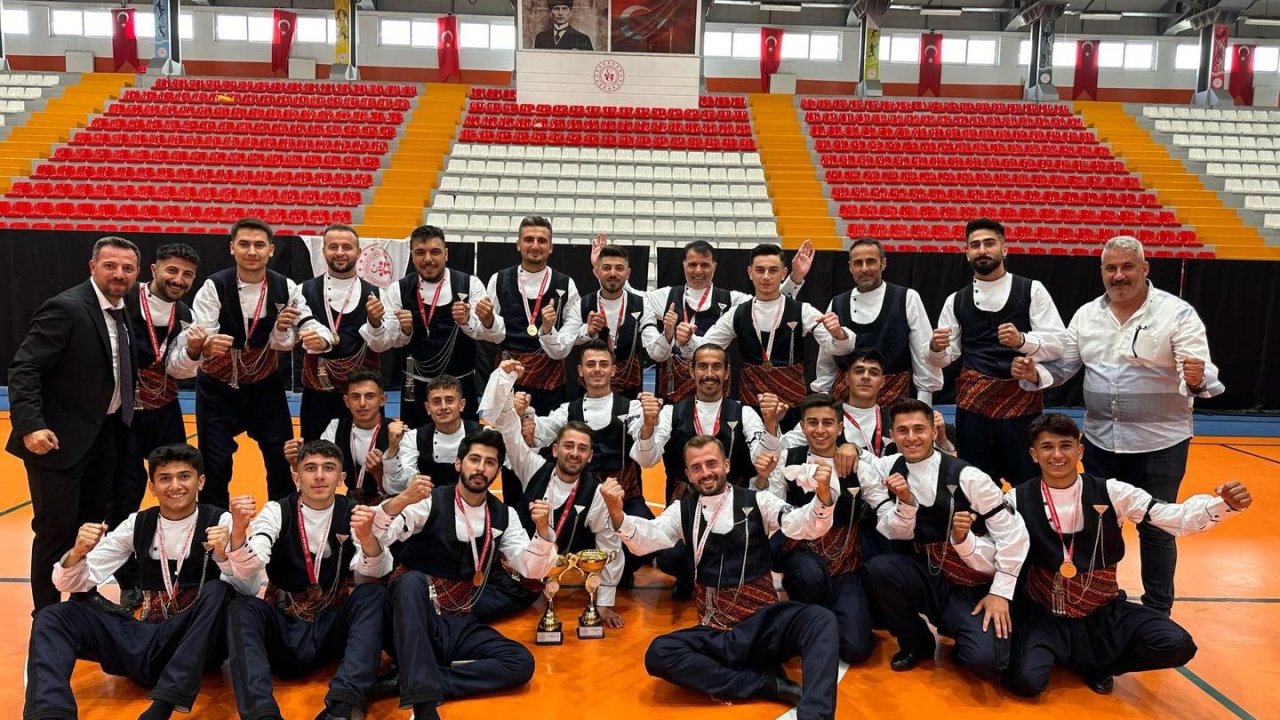 Halk oyunları yarışmasında Erzincangücü Spor Kulübü, gençler ve büyükler kategorisinde şampiyon oldu