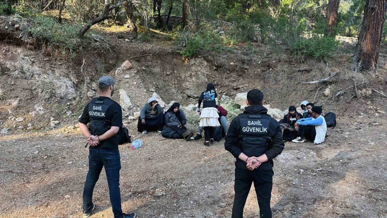 Fethiye Kayaköy’de 1’i çocuk 10 düzensiz göçmen yakalandı