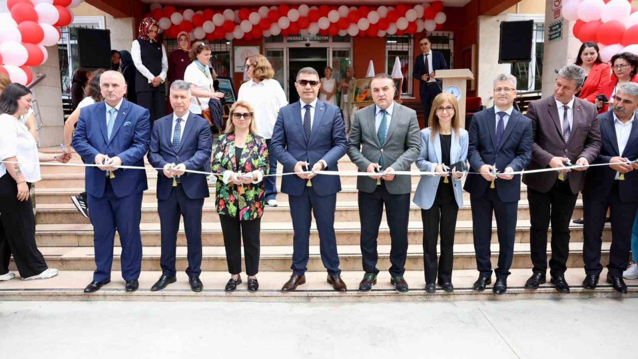 Kursiyerlerin yıl sonu sergisi ilgi gördü