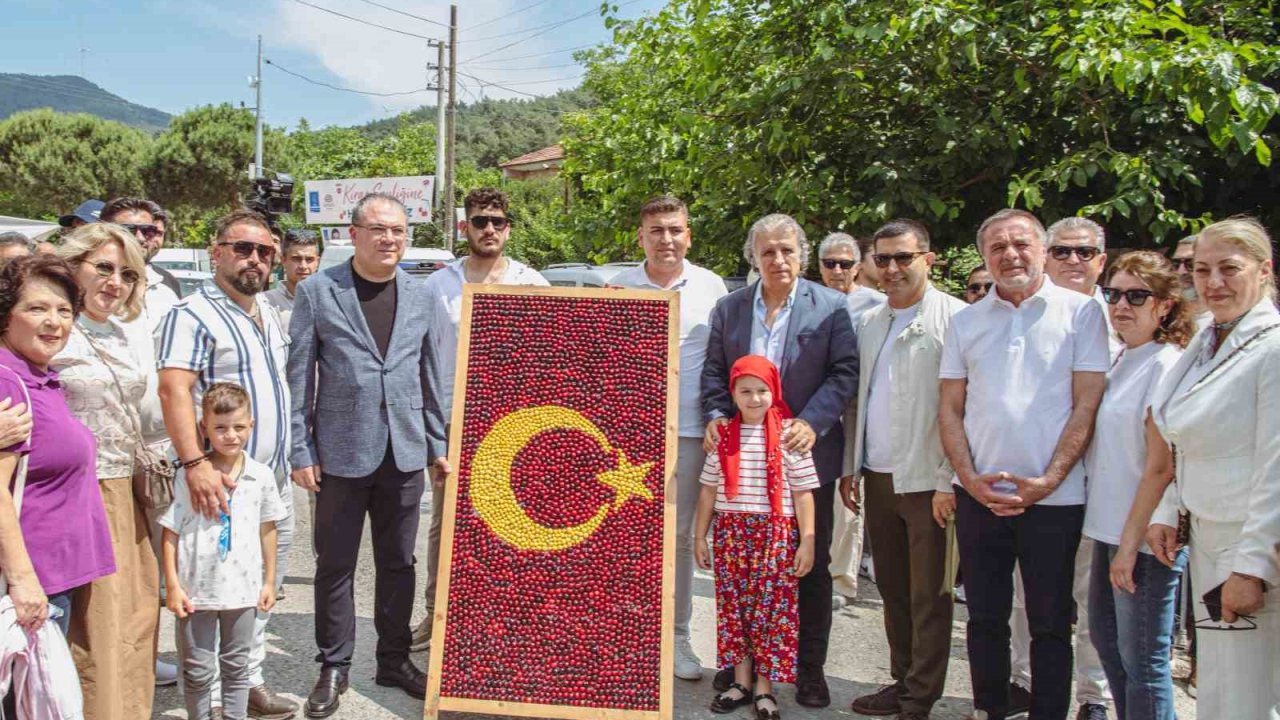Kuşadası’nda kiraz şenliği coşkusu