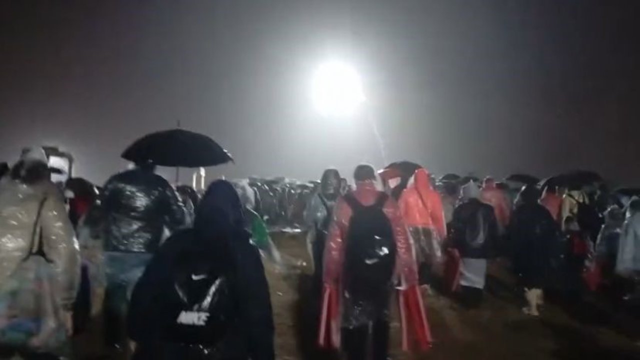 Denizli Büyükşehre konser tepkisi; "Çalgıyı da beceremediniz, milyonlar çöpe gitti"