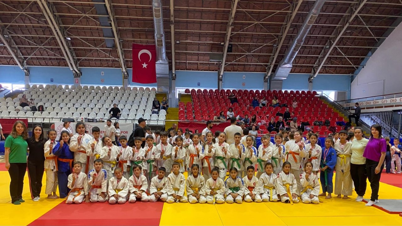 Salihli’nin minik judocularından 6 altın, 6 gümüş, 8 bronz madalya