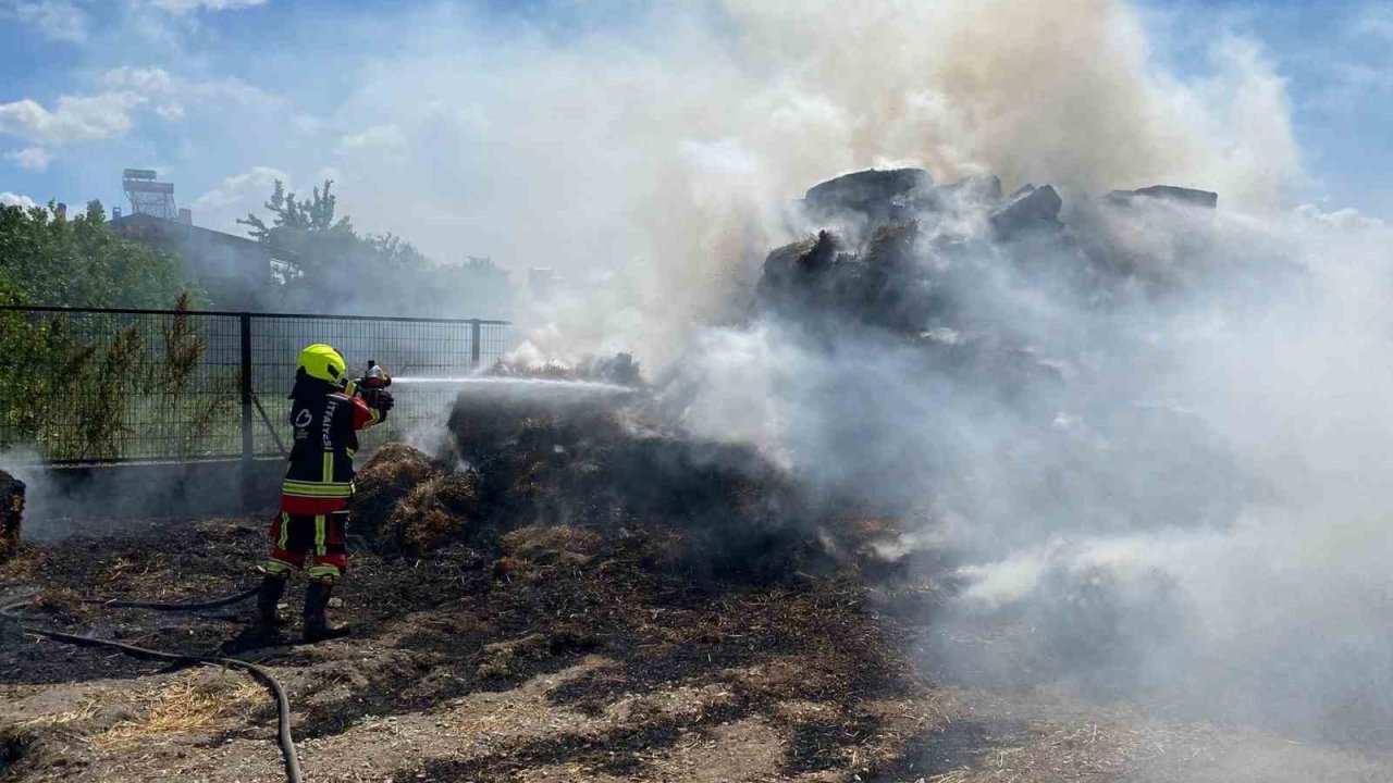 Balıkesir’de 500 balya saman kül oldu
